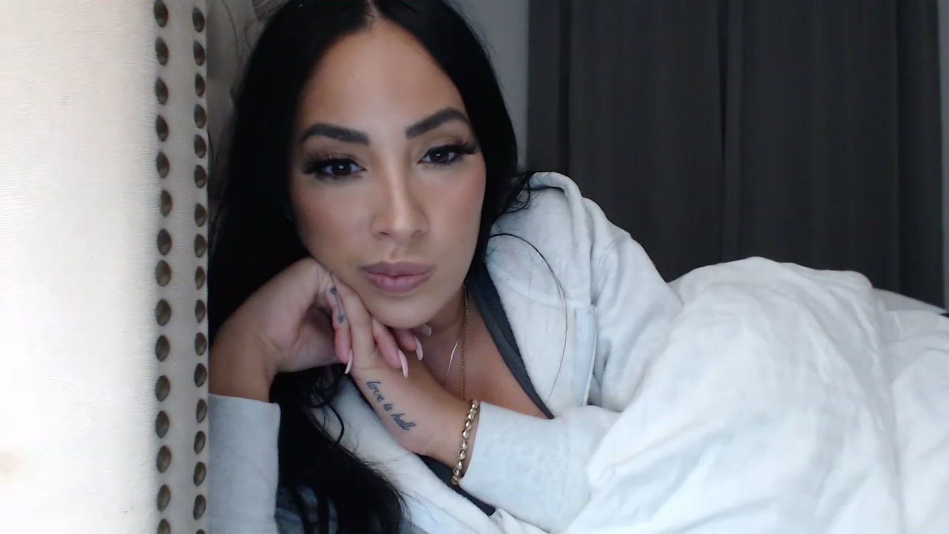 Gallery image thumbnail from KiimWiinters's myfreecams stream on, 02/02/2023, 11:49 image 9 of 20