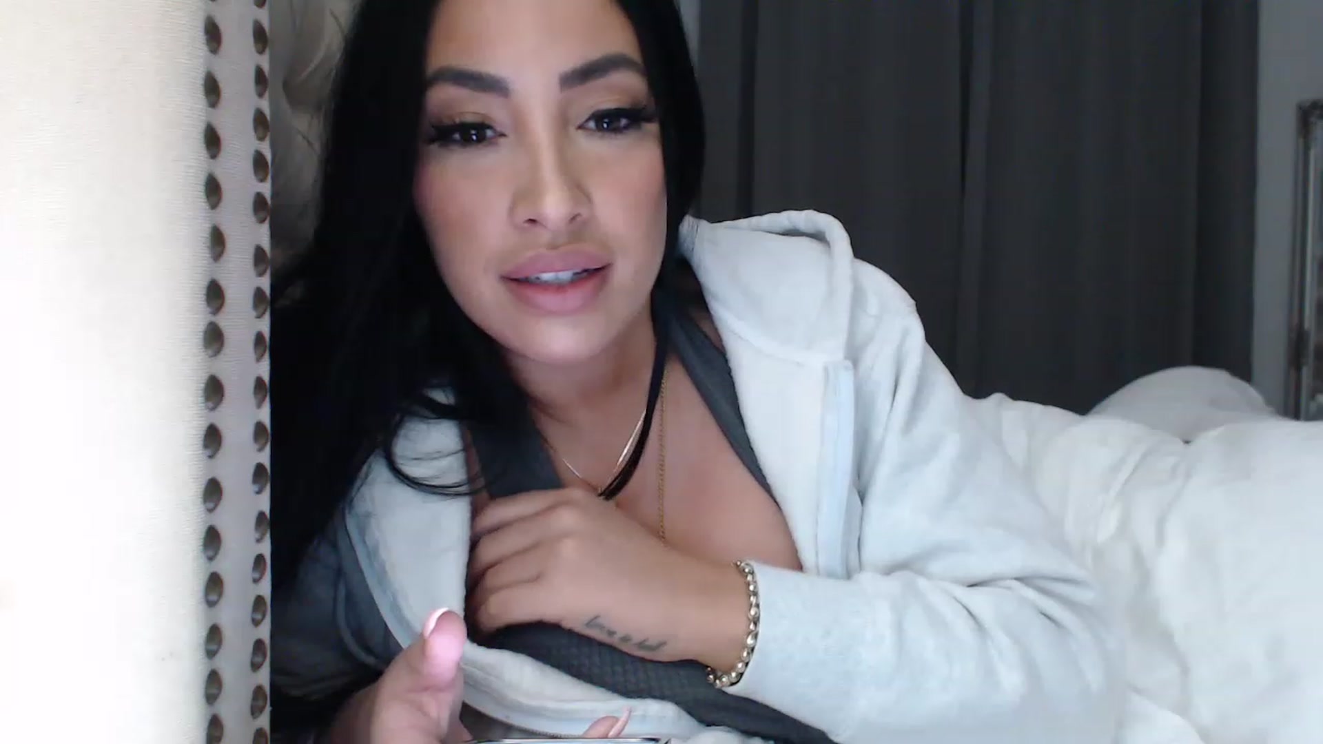 Gallery image thumbnail from KiimWiinters's myfreecams stream on, 02/02/2023, 11:49 image 16 of 20