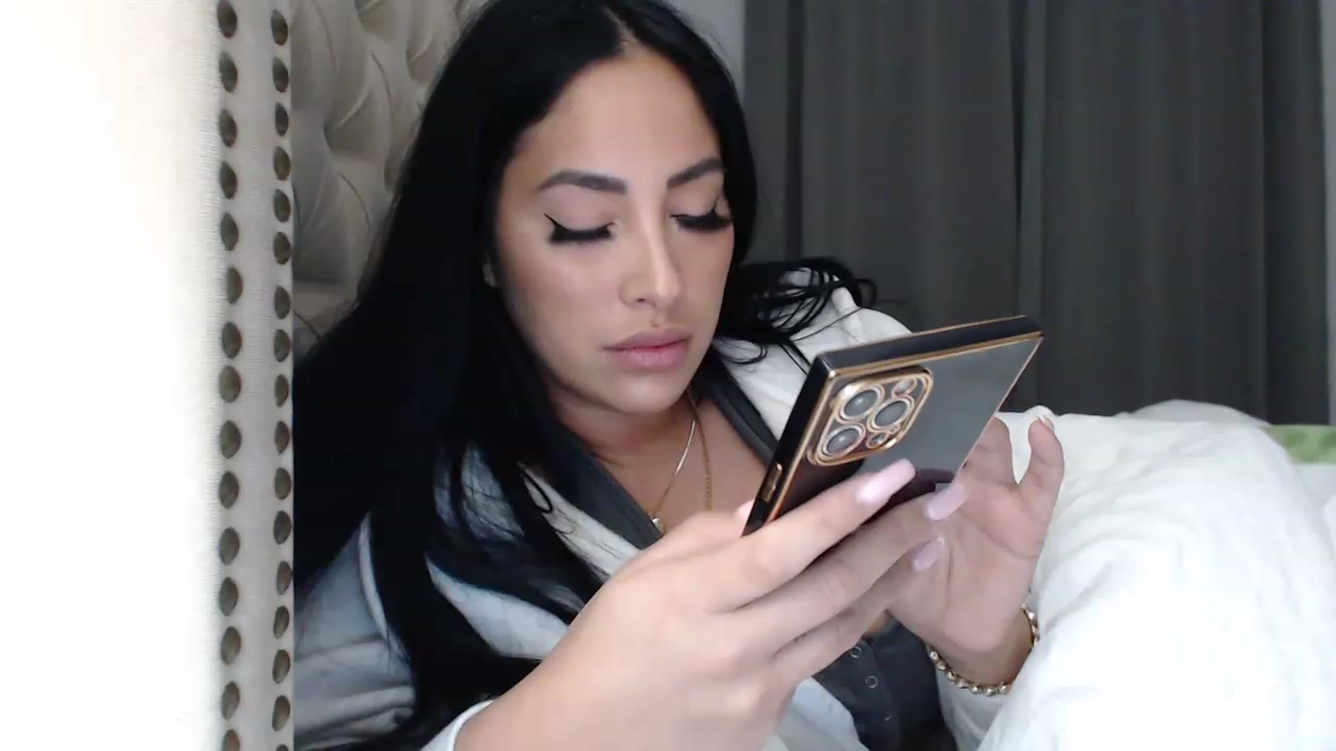 Gallery image thumbnail from KiimWiinters's myfreecams stream on, 02/02/2023, 11:49 image 5 of 20