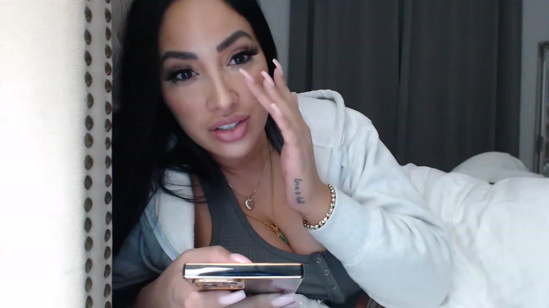 Gallery image thumbnail from KiimWiinters's myfreecams stream on, 02/02/2023, 11:49 image 17 of 20