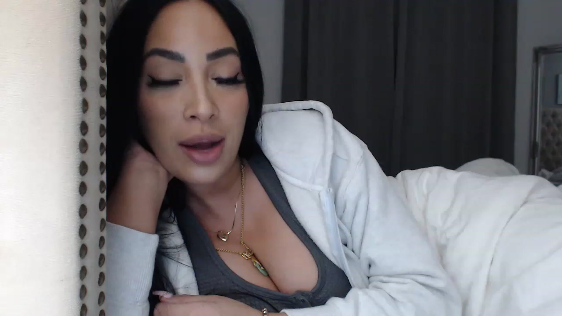 Gallery image thumbnail from KiimWiinters's myfreecams stream on, 02/02/2023, 12:22 image 3 of 20