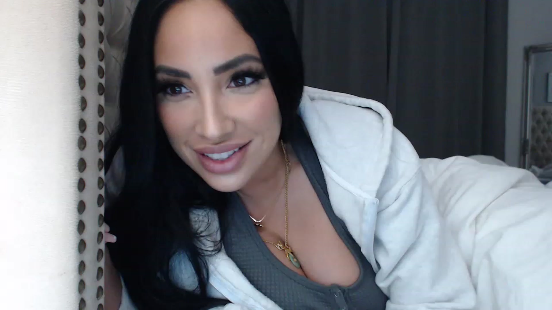 Gallery image thumbnail from KiimWiinters's myfreecams stream on, 02/02/2023, 12:22 image 2 of 20