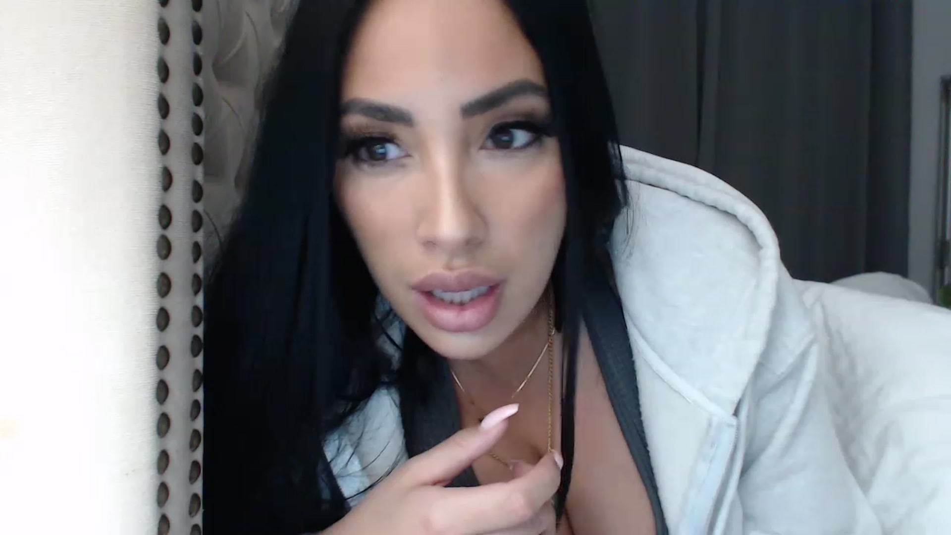 Gallery image thumbnail from KiimWiinters's myfreecams stream on, 02/02/2023, 12:22 image 18 of 20