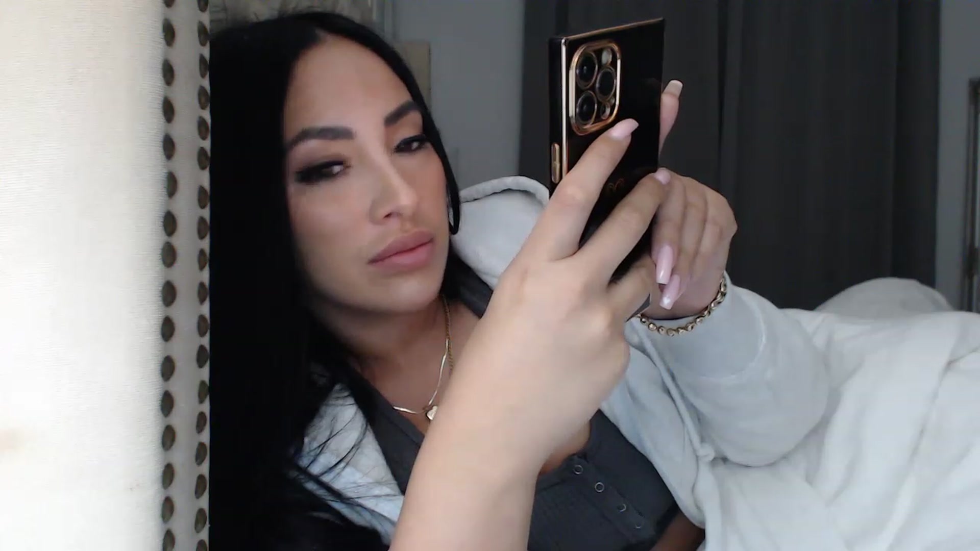 Gallery image thumbnail from KiimWiinters's myfreecams stream on, 02/02/2023, 12:22 image 12 of 20