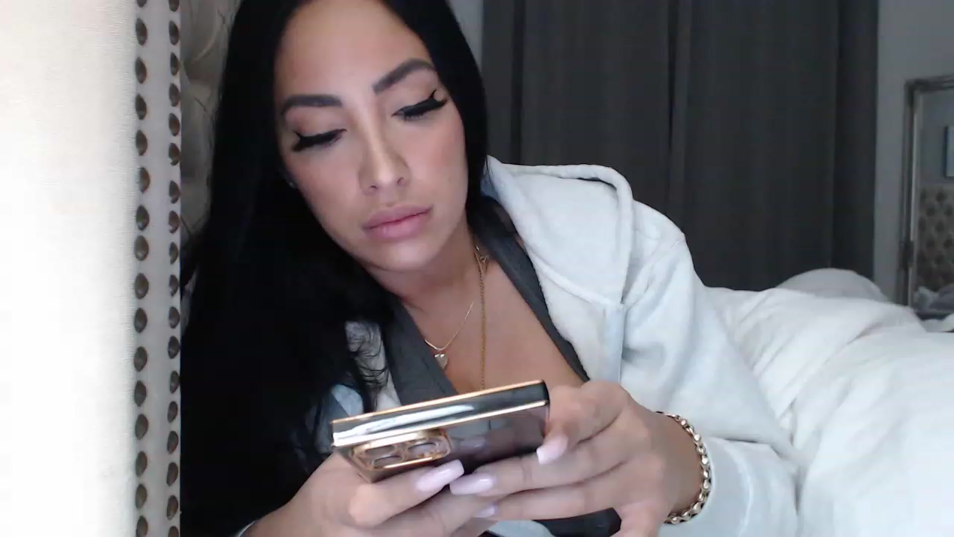 Gallery image thumbnail from KiimWiinters's myfreecams stream on, 02/02/2023, 12:22 image 1 of 20