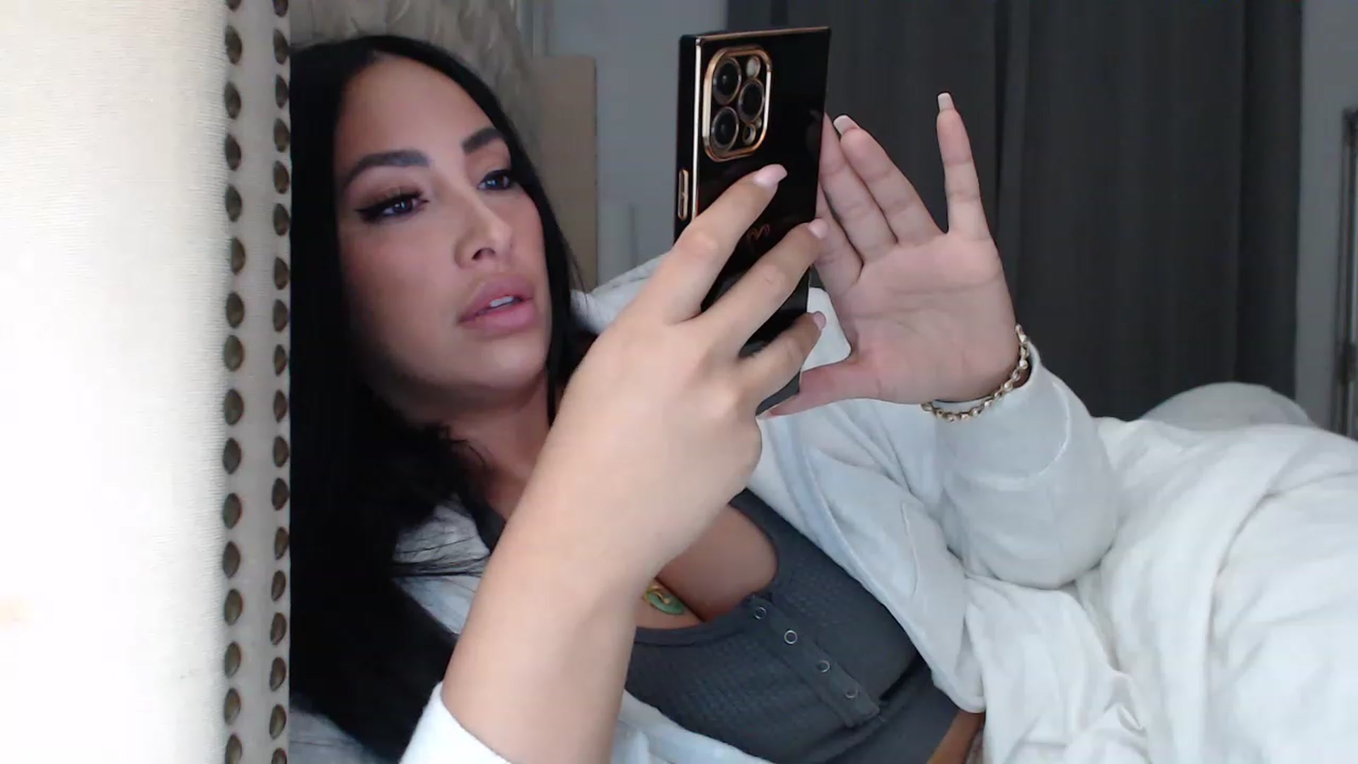 Gallery image thumbnail from KiimWiinters's myfreecams stream on, 02/02/2023, 12:22 image 7 of 20