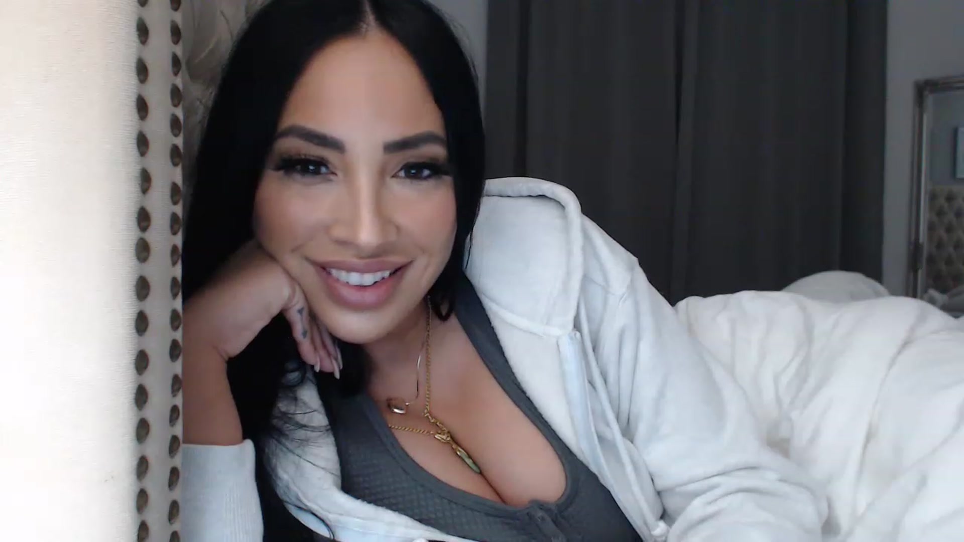 Gallery image thumbnail from KiimWiinters's myfreecams stream on, 02/02/2023, 12:22 image 5 of 20