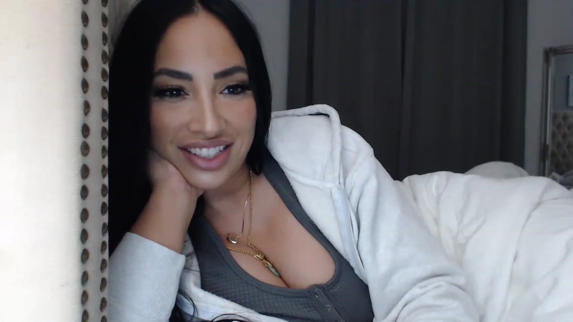 Gallery image thumbnail from KiimWiinters's myfreecams stream on, 02/02/2023, 12:22 image 4 of 20