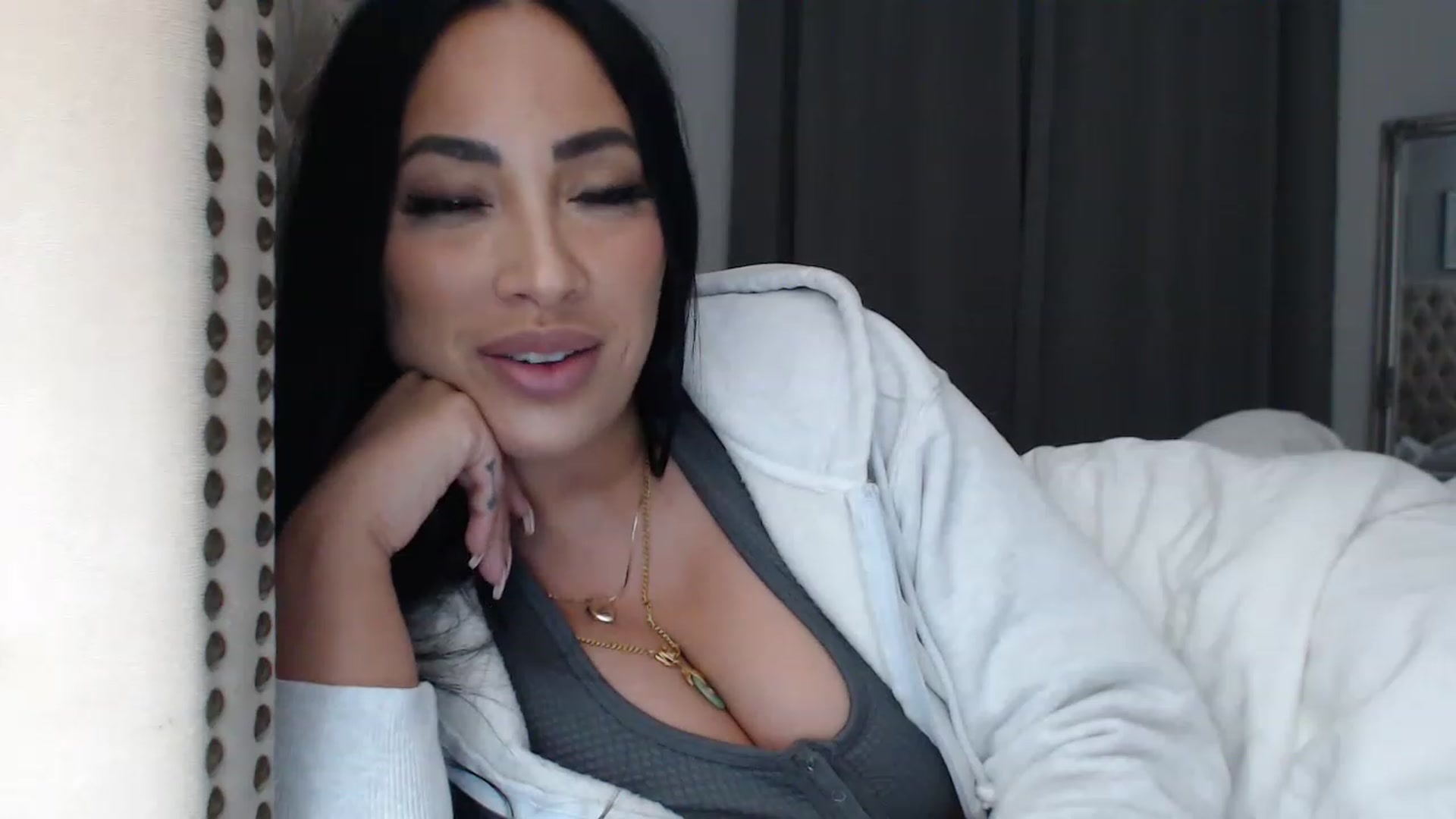 Gallery image thumbnail from KiimWiinters's myfreecams stream on, 02/02/2023, 12:22 image 6 of 20