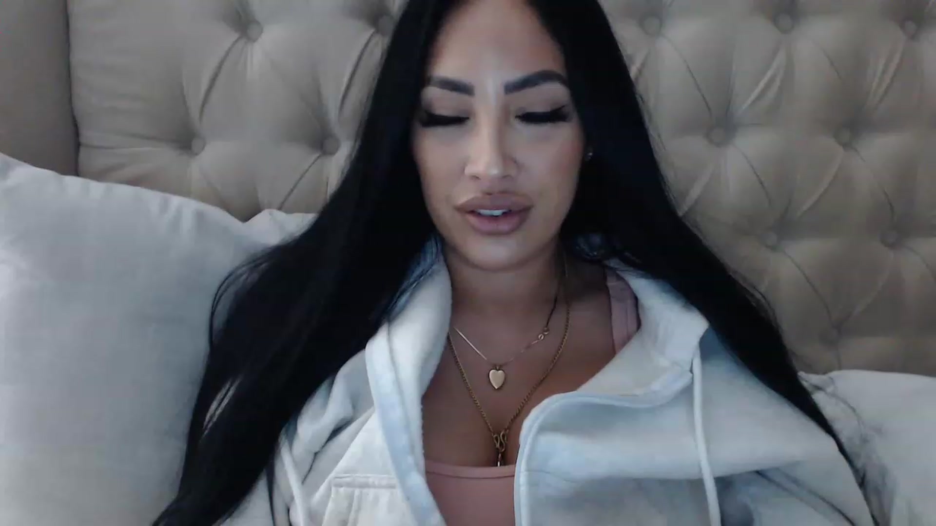 Gallery image thumbnail from KiimWiinters's myfreecams stream on, 02/04/2023, 11:13 image 8 of 20