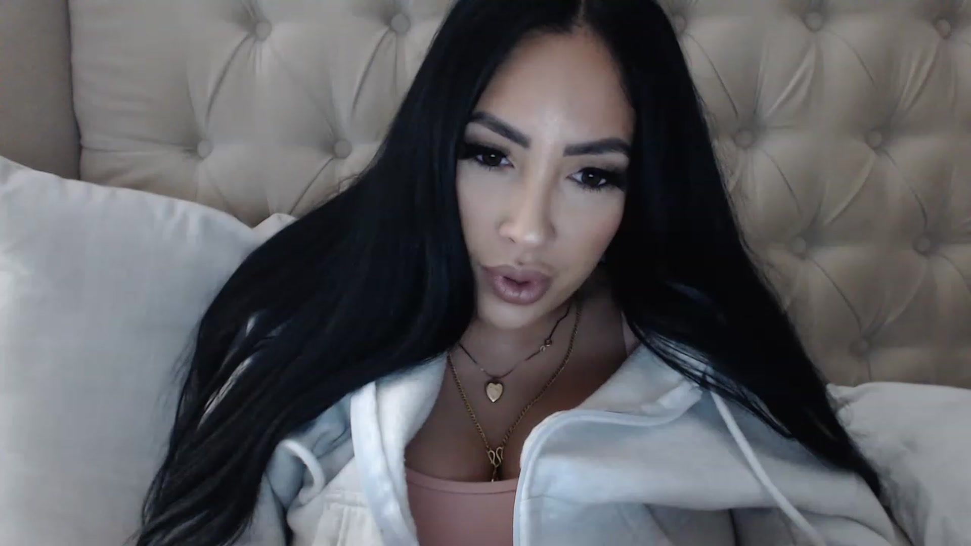 Gallery image thumbnail from KiimWiinters's myfreecams stream on, 02/04/2023, 11:13 image 5 of 20