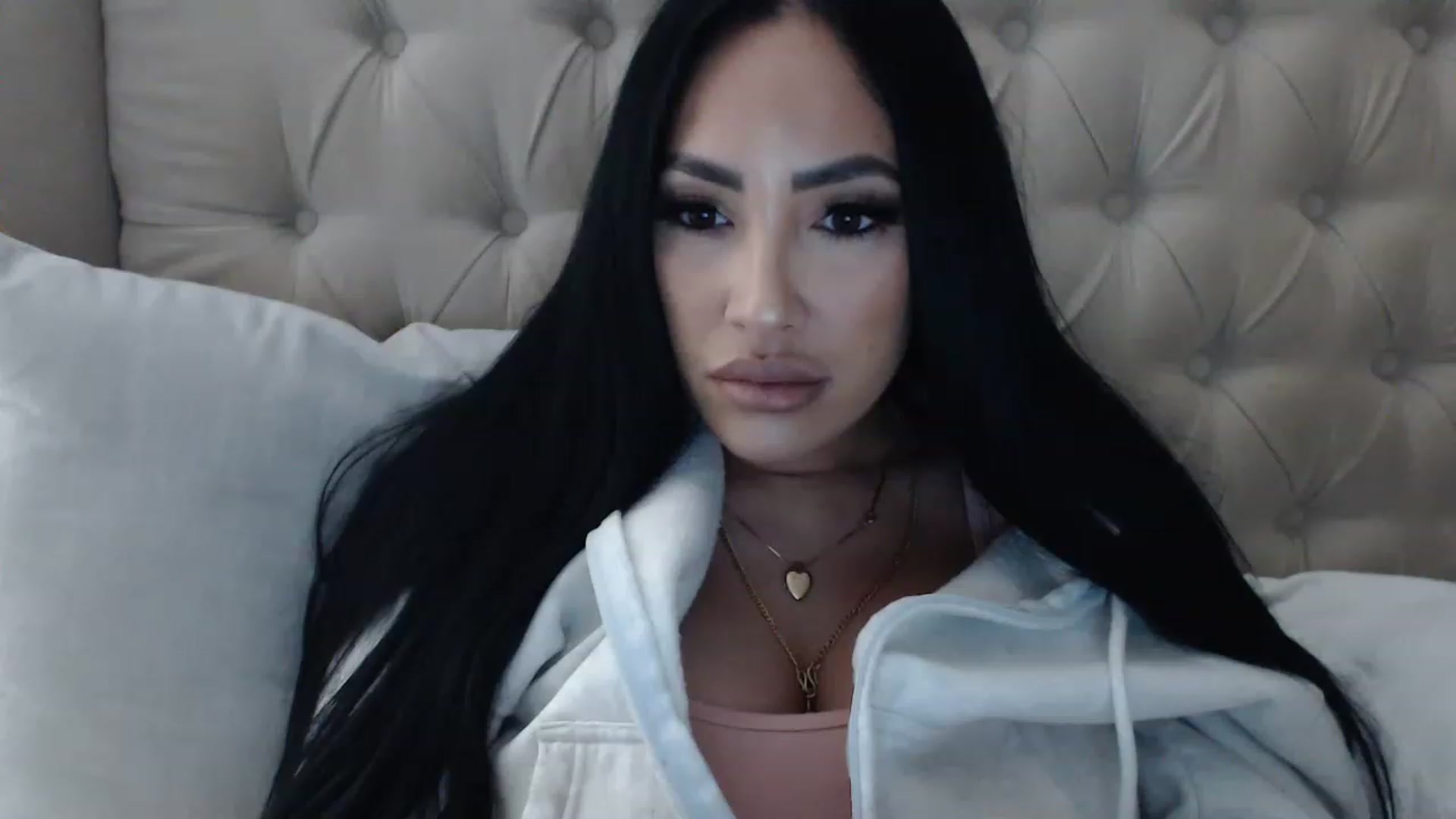 Gallery image thumbnail from KiimWiinters's myfreecams stream on, 02/04/2023, 11:13 image 10 of 20