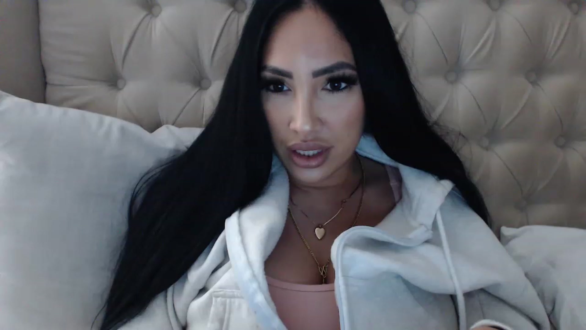 Gallery image thumbnail from KiimWiinters's myfreecams stream on, 02/04/2023, 11:13 image 14 of 20