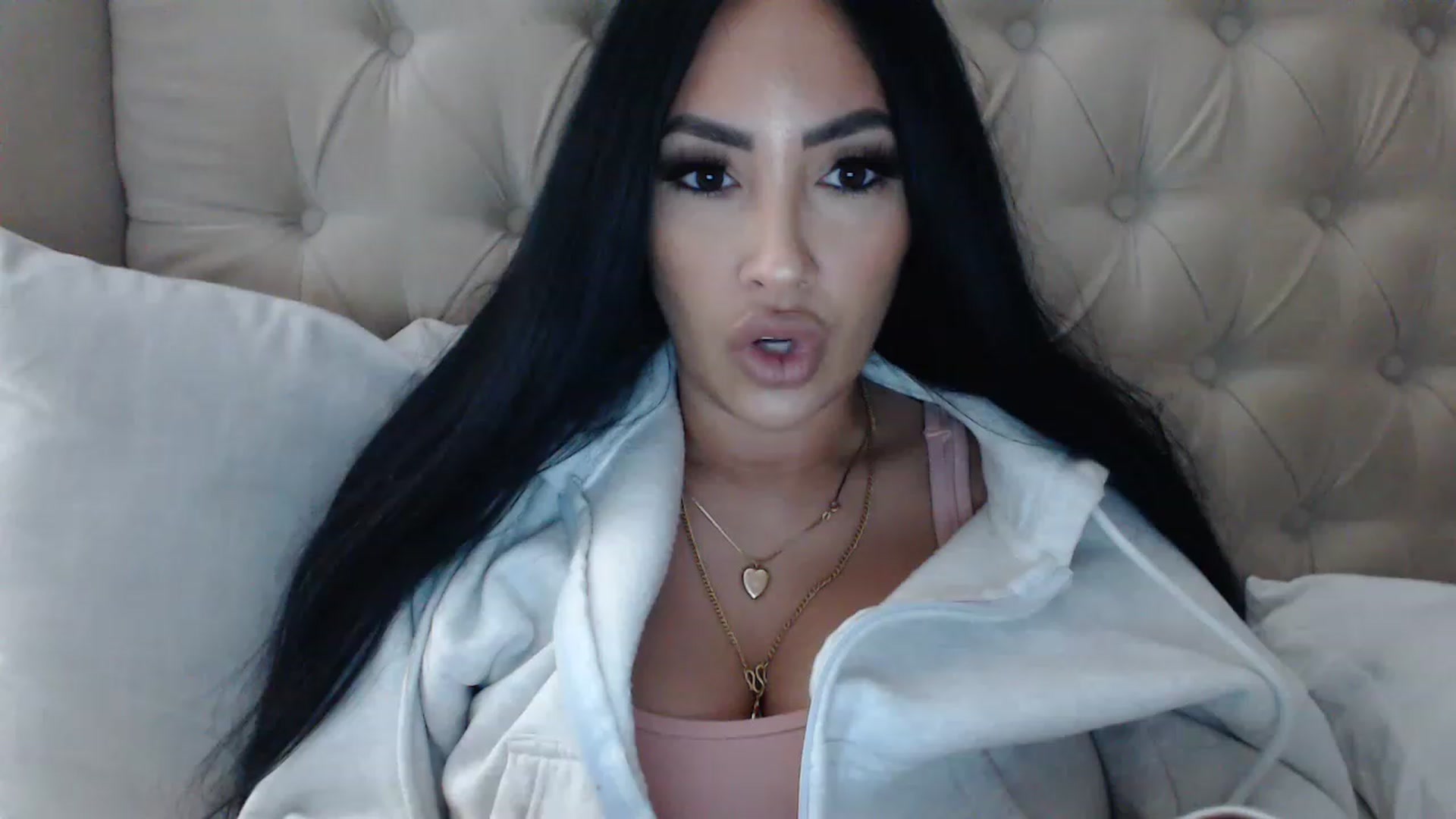 Gallery image thumbnail from KiimWiinters's myfreecams stream on, 02/04/2023, 11:13 image 2 of 20