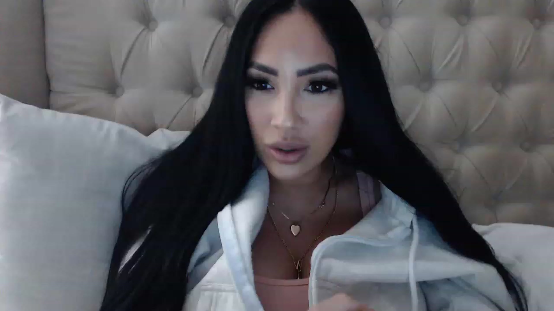 Gallery image thumbnail from KiimWiinters's myfreecams stream on, 02/04/2023, 11:13 image 9 of 20