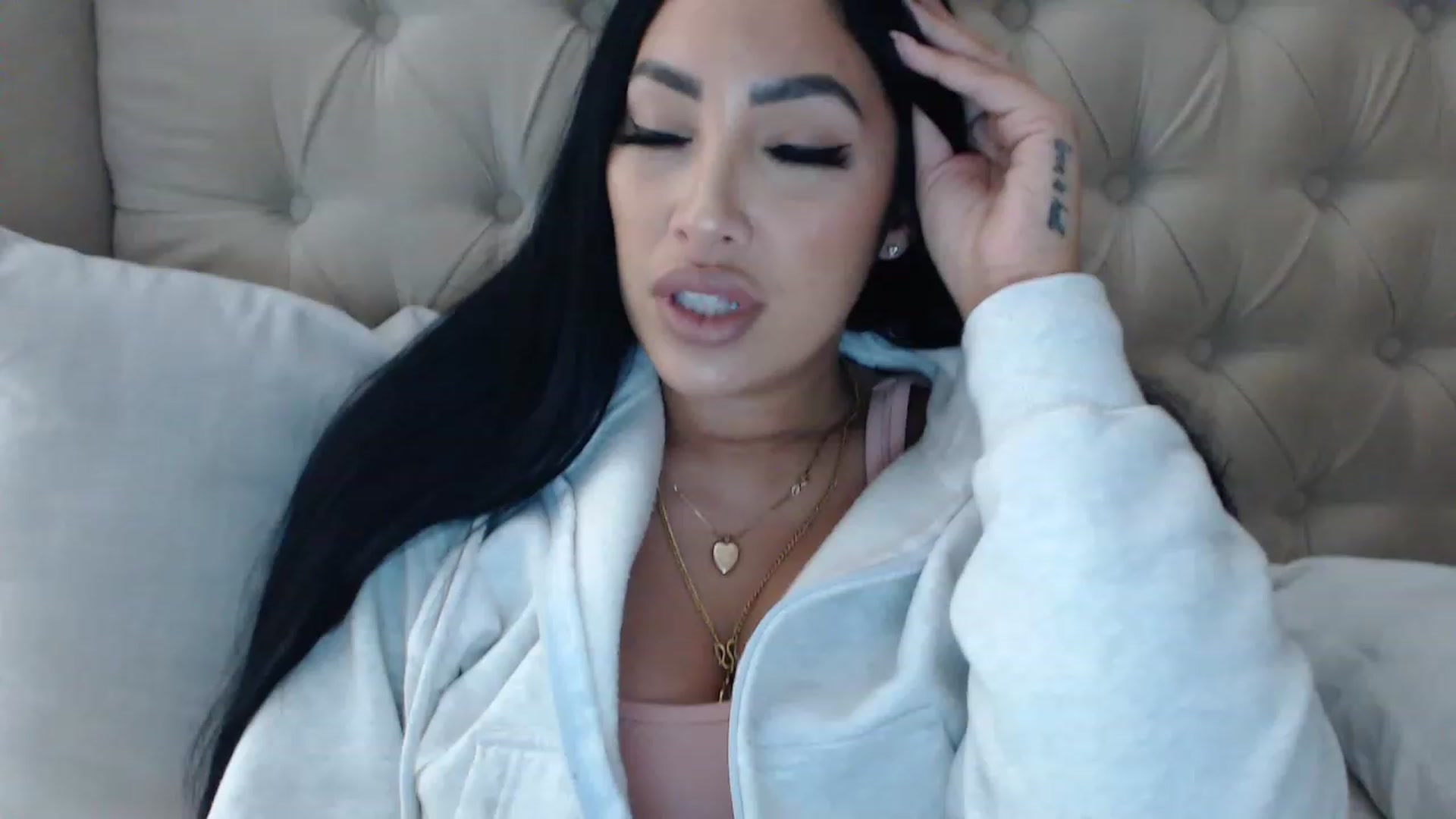 Gallery image thumbnail from KiimWiinters's myfreecams stream on, 02/04/2023, 11:13 image 1 of 20