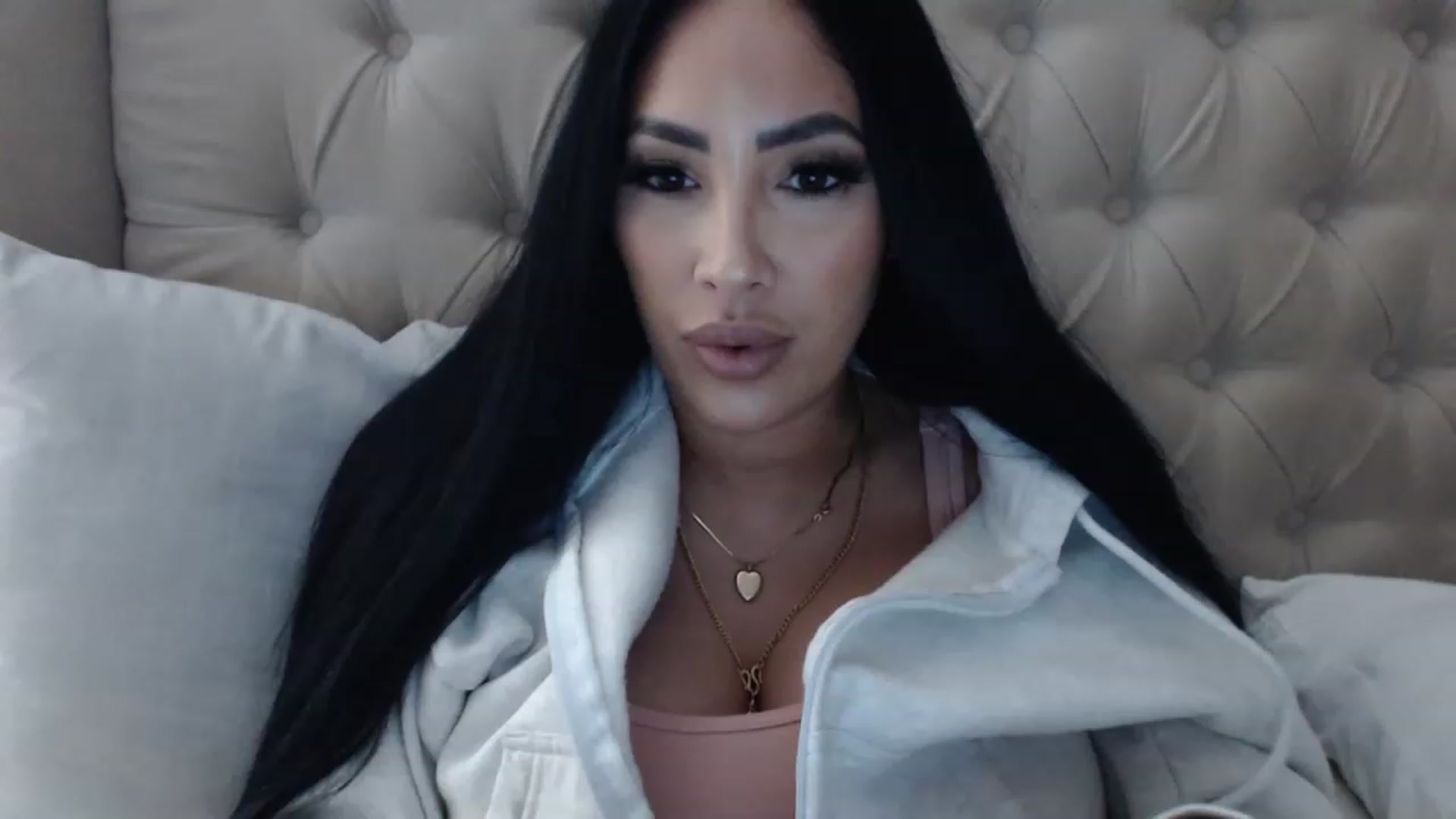 Gallery image thumbnail from KiimWiinters's myfreecams stream on, 02/04/2023, 11:13 image 4 of 20