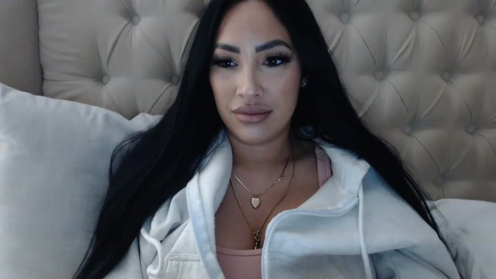 Gallery image thumbnail from KiimWiinters's myfreecams stream on, 02/04/2023, 11:13 image 7 of 20