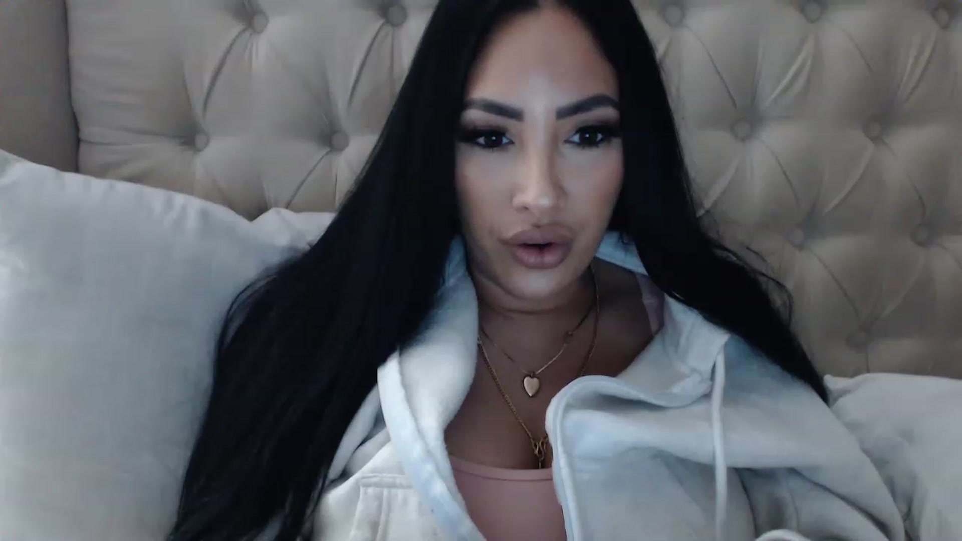 Gallery image thumbnail from KiimWiinters's myfreecams stream on, 02/04/2023, 11:13 image 15 of 20