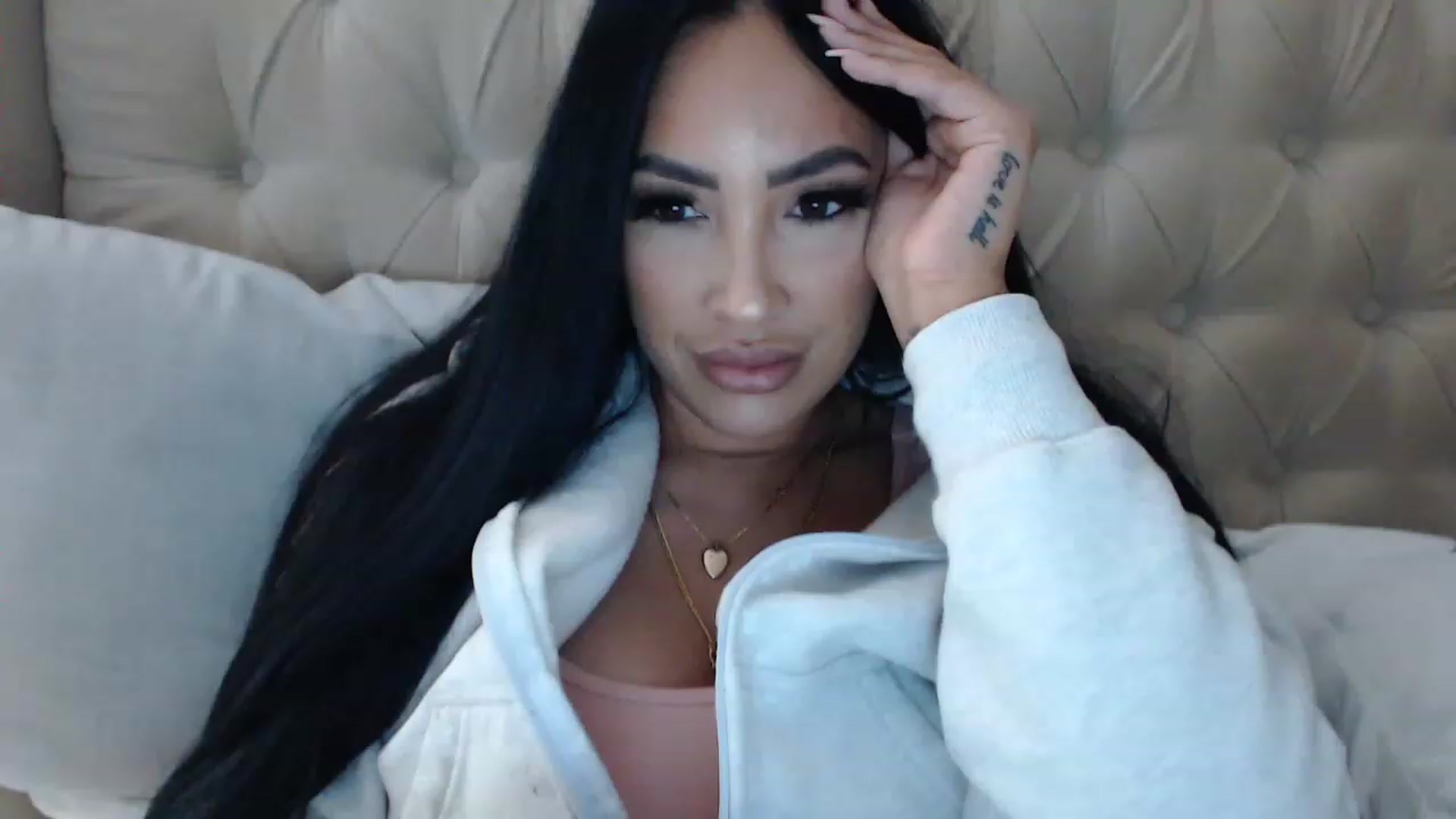Gallery image thumbnail from KiimWiinters's myfreecams stream on, 02/04/2023, 11:25 image 6 of 20