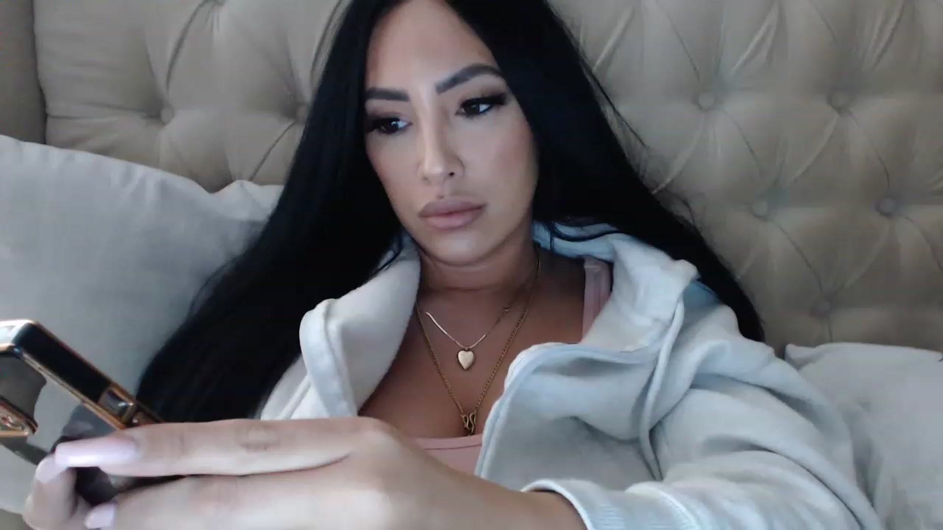 Gallery image thumbnail from KiimWiinters's myfreecams stream on, 02/04/2023, 11:25 image 2 of 20