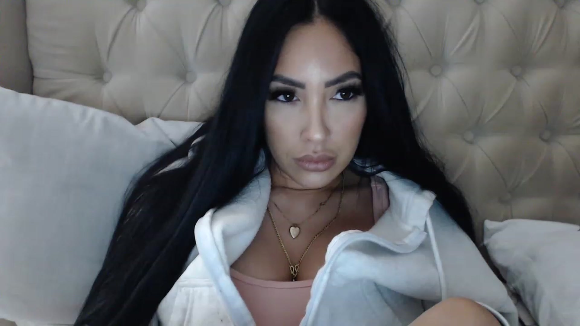 Gallery image thumbnail from KiimWiinters's myfreecams stream on, 02/04/2023, 11:25 image 10 of 20