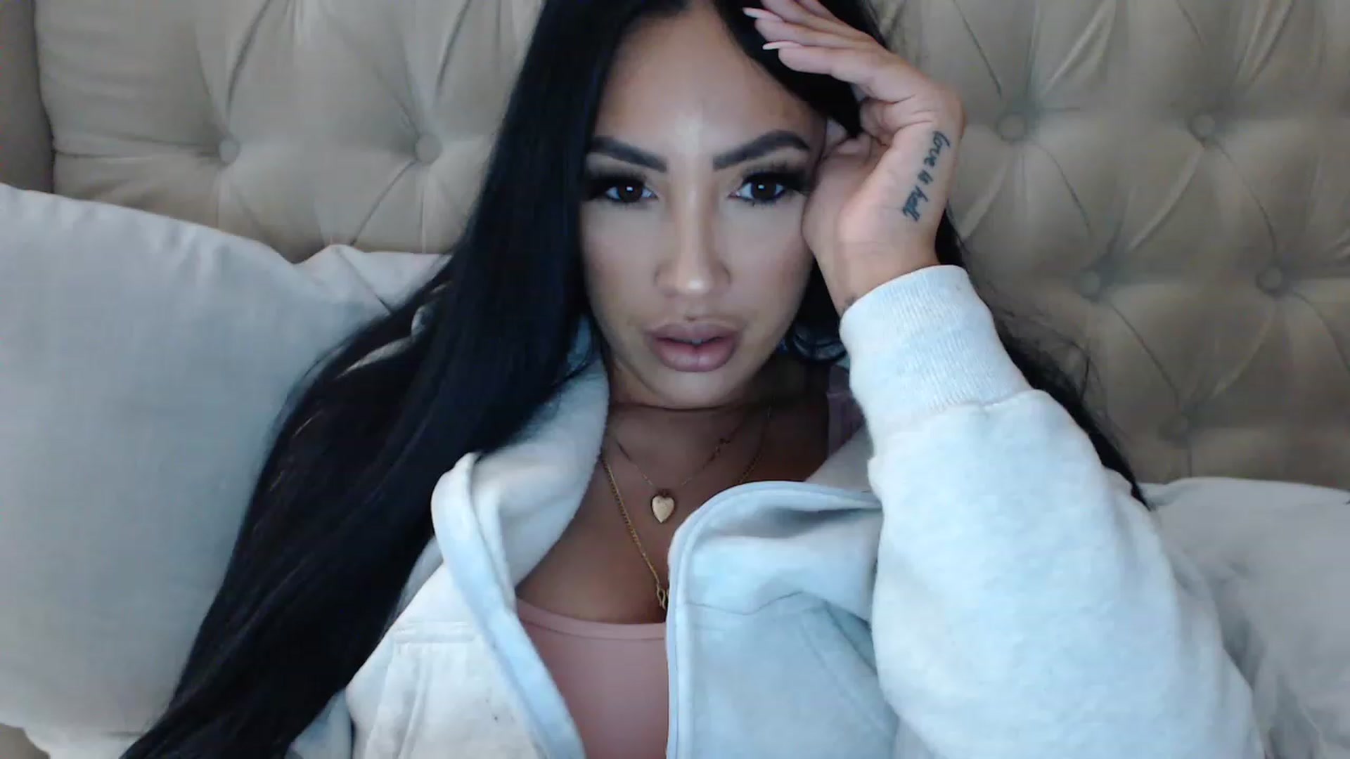 Gallery image thumbnail from KiimWiinters's myfreecams stream on, 02/04/2023, 11:25 image 7 of 20