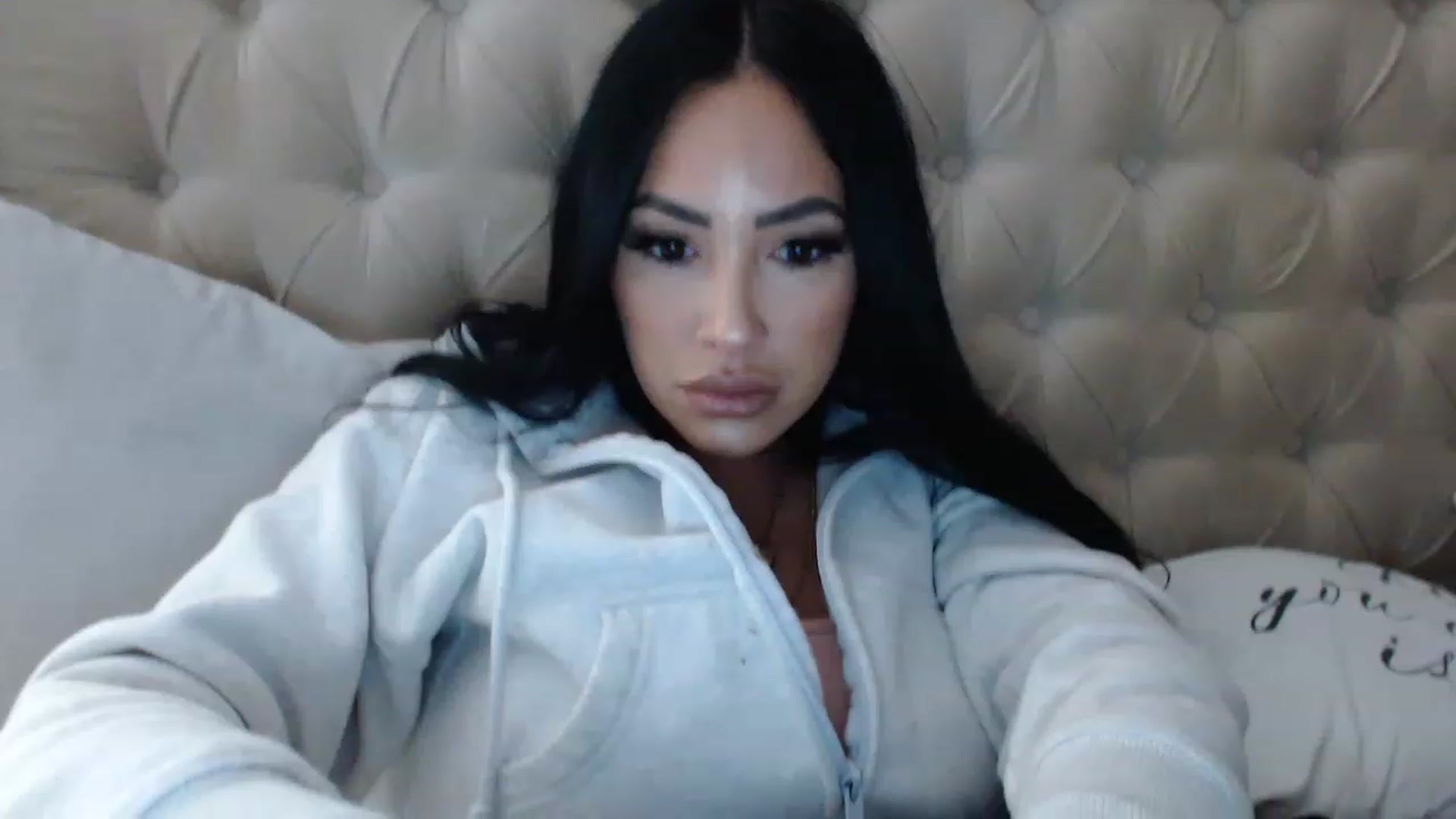 Gallery image thumbnail from KiimWiinters's myfreecams stream on, 02/04/2023, 12:46 image 5 of 20