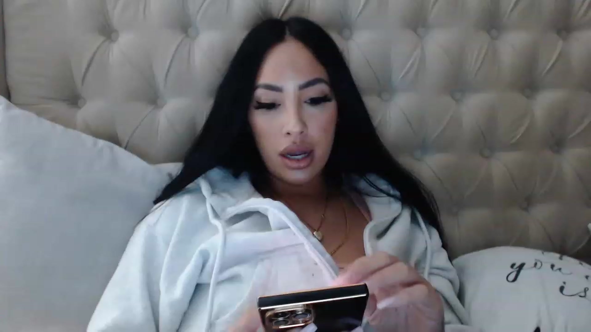 Gallery image thumbnail from KiimWiinters's myfreecams stream on, 02/04/2023, 12:46 image 4 of 20