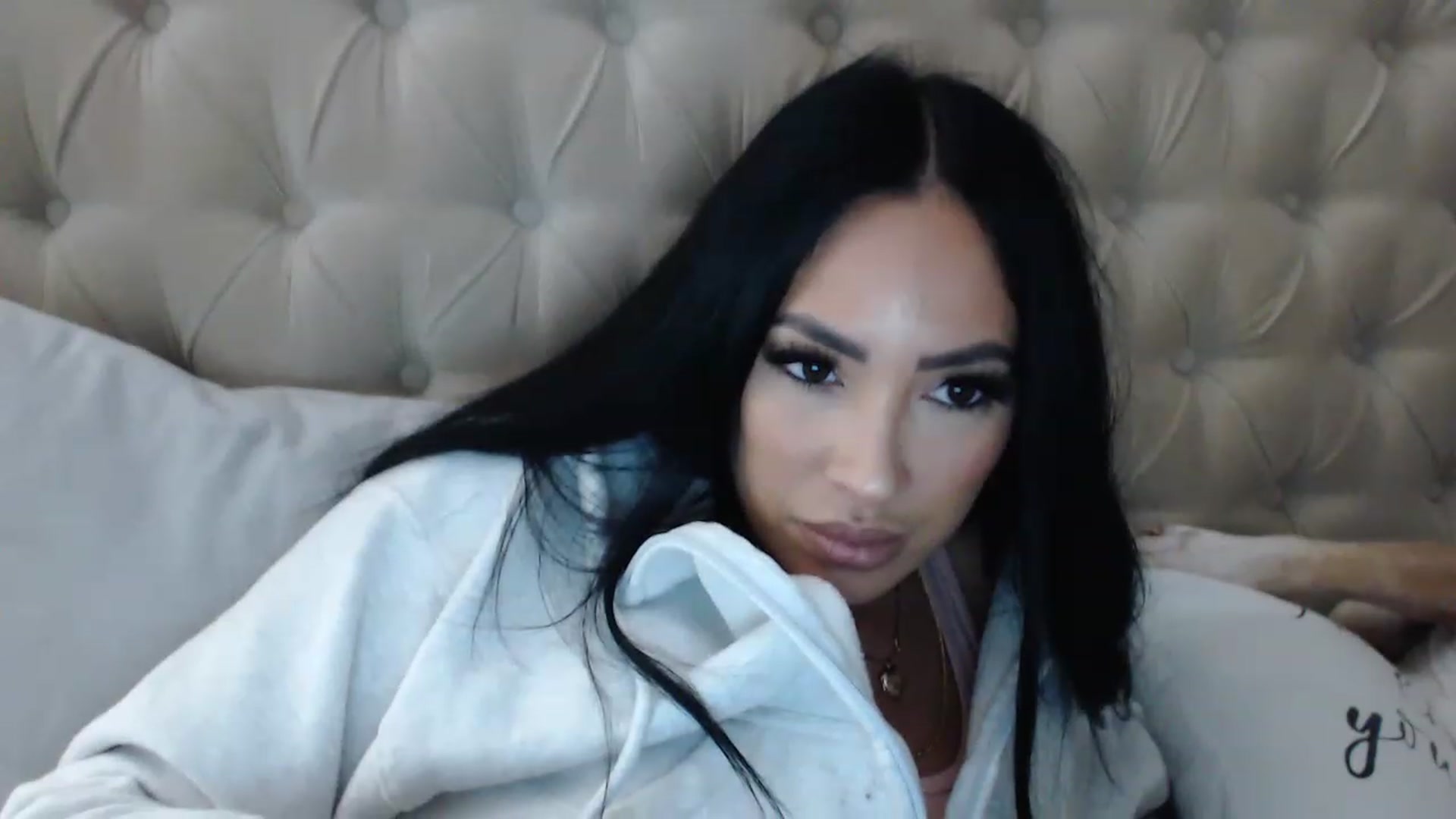 Gallery image thumbnail from KiimWiinters's myfreecams stream on, 02/04/2023, 12:46 image 12 of 20