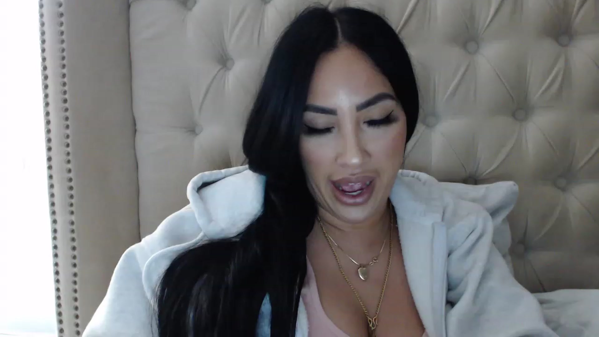 Gallery image thumbnail from KiimWiinters's myfreecams stream on, 02/04/2023, 15:02 image 15 of 20