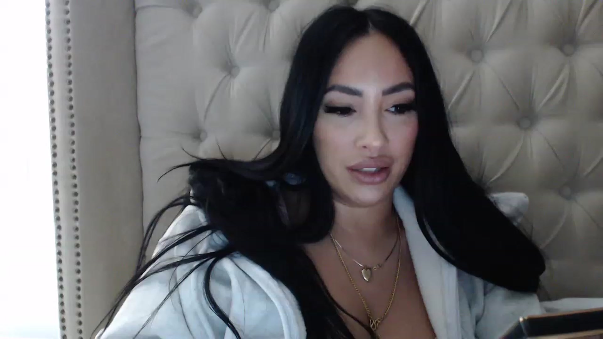 Gallery image thumbnail from KiimWiinters's myfreecams stream on, 02/04/2023, 15:02 image 13 of 20