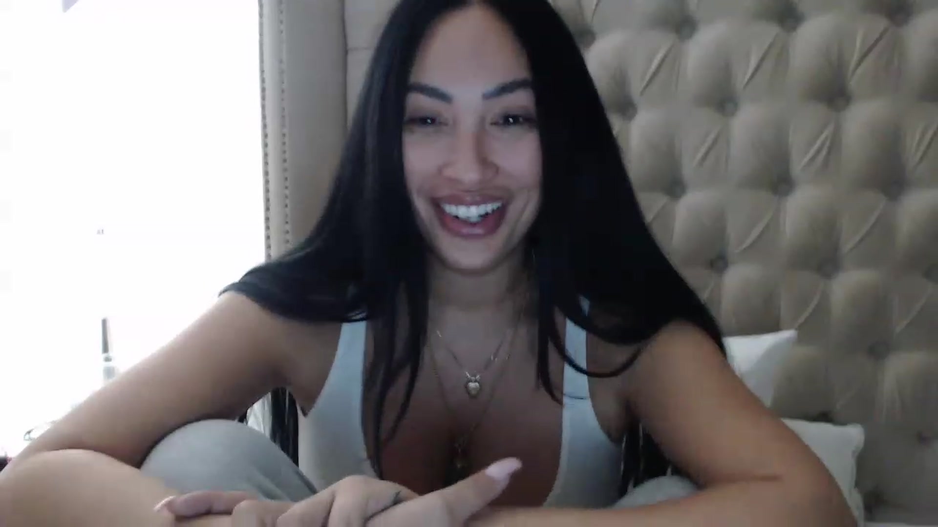 Gallery image thumbnail from KiimWiinters's myfreecams stream on, 02/05/2023, 15:30 image 14 of 20