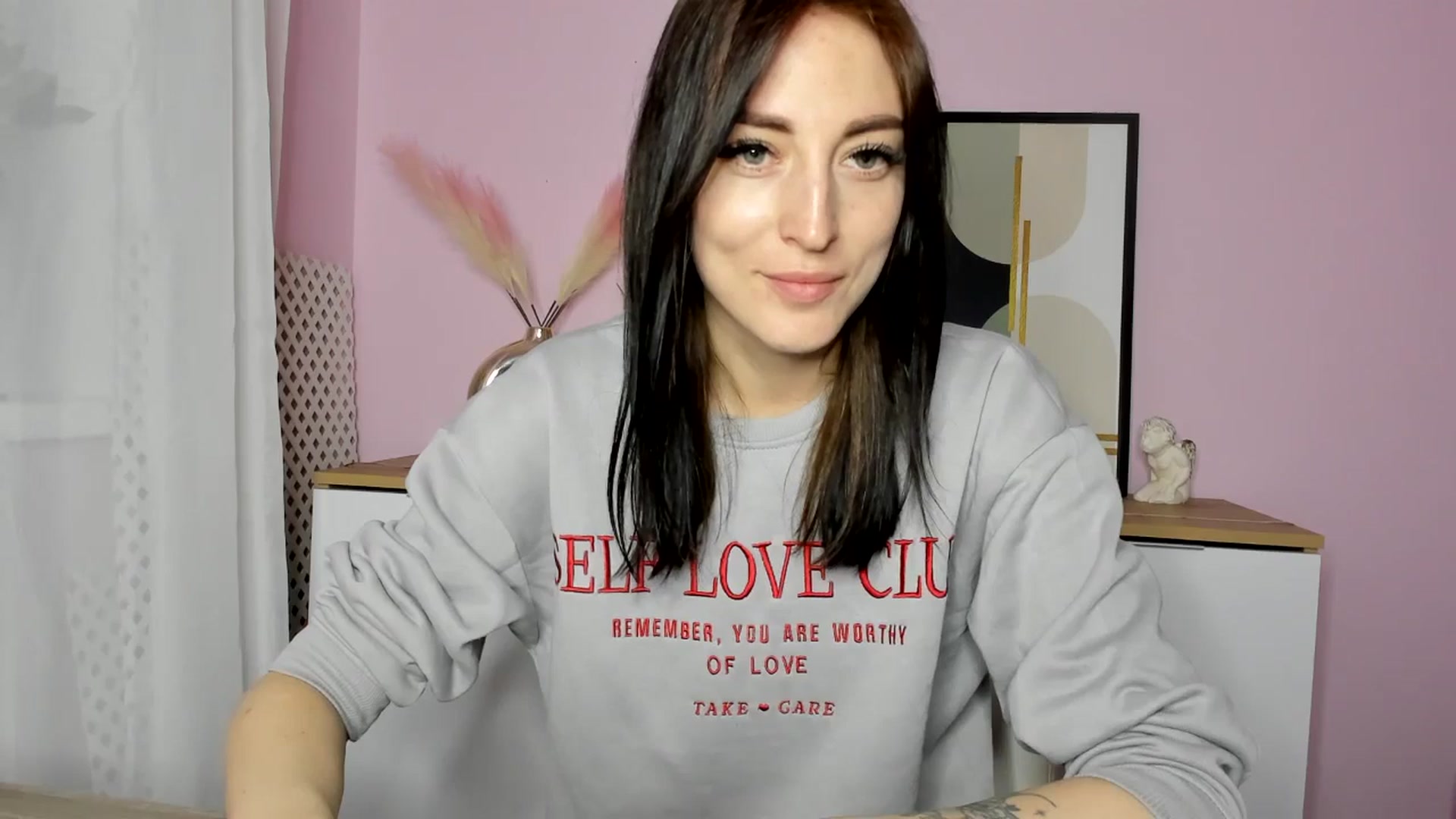 Gallery image thumbnail from KiiraDream's myfreecams stream on, 04/20/2025, 13:25 image 4 of 20