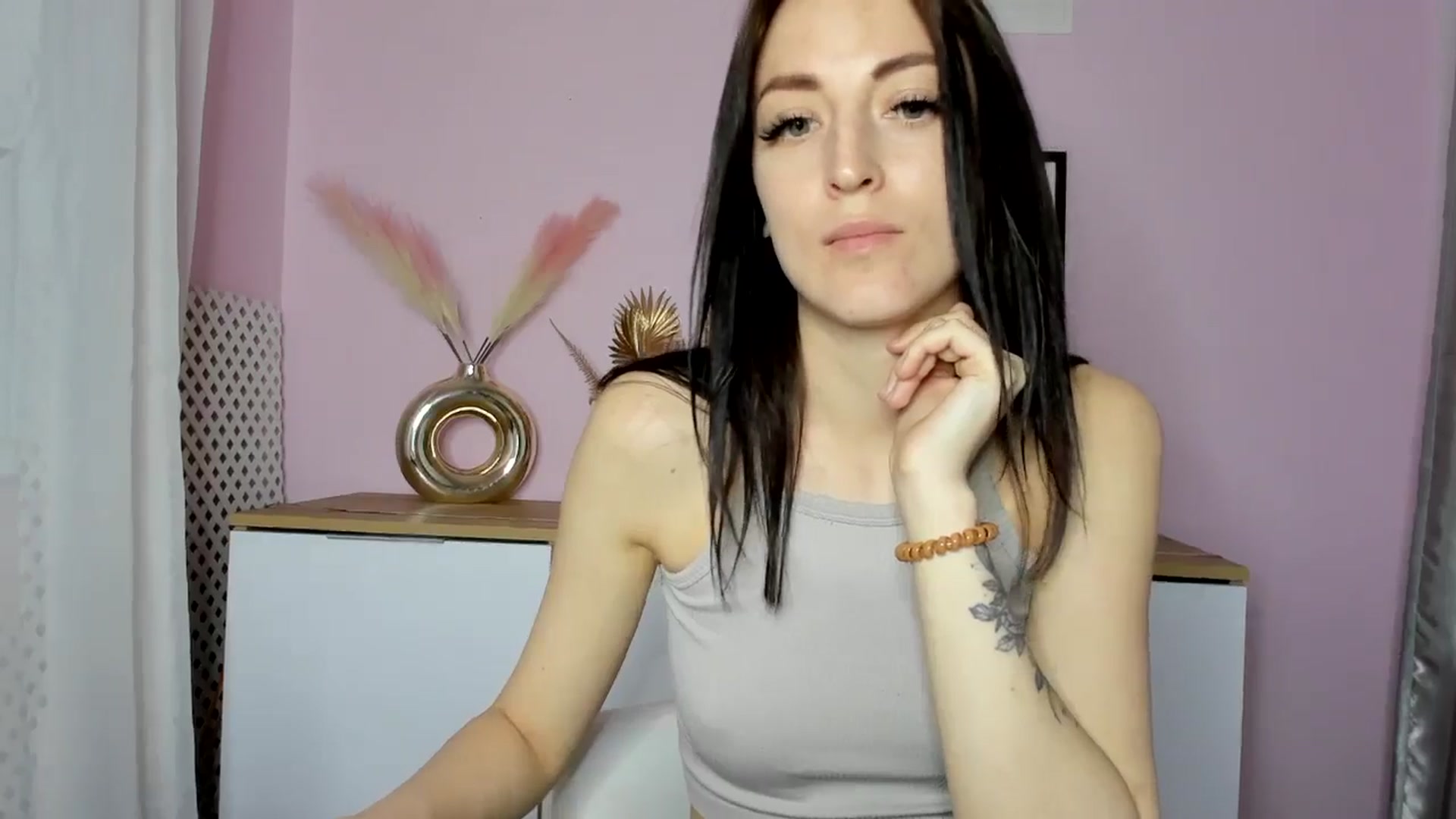 Gallery image thumbnail from KiiraDream's myfreecams stream on, 04/21/2025, 15:15 image 16 of 20