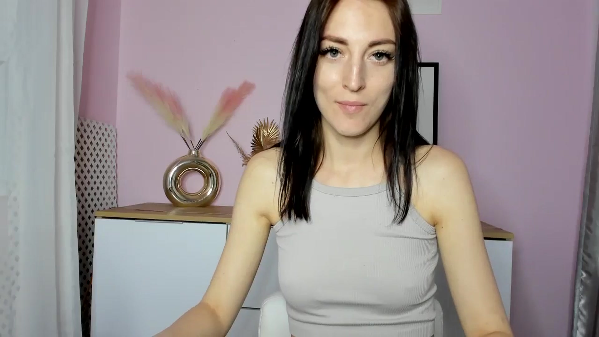 Gallery image thumbnail from KiiraDream's myfreecams stream on, 04/21/2025, 15:15 image 12 of 20