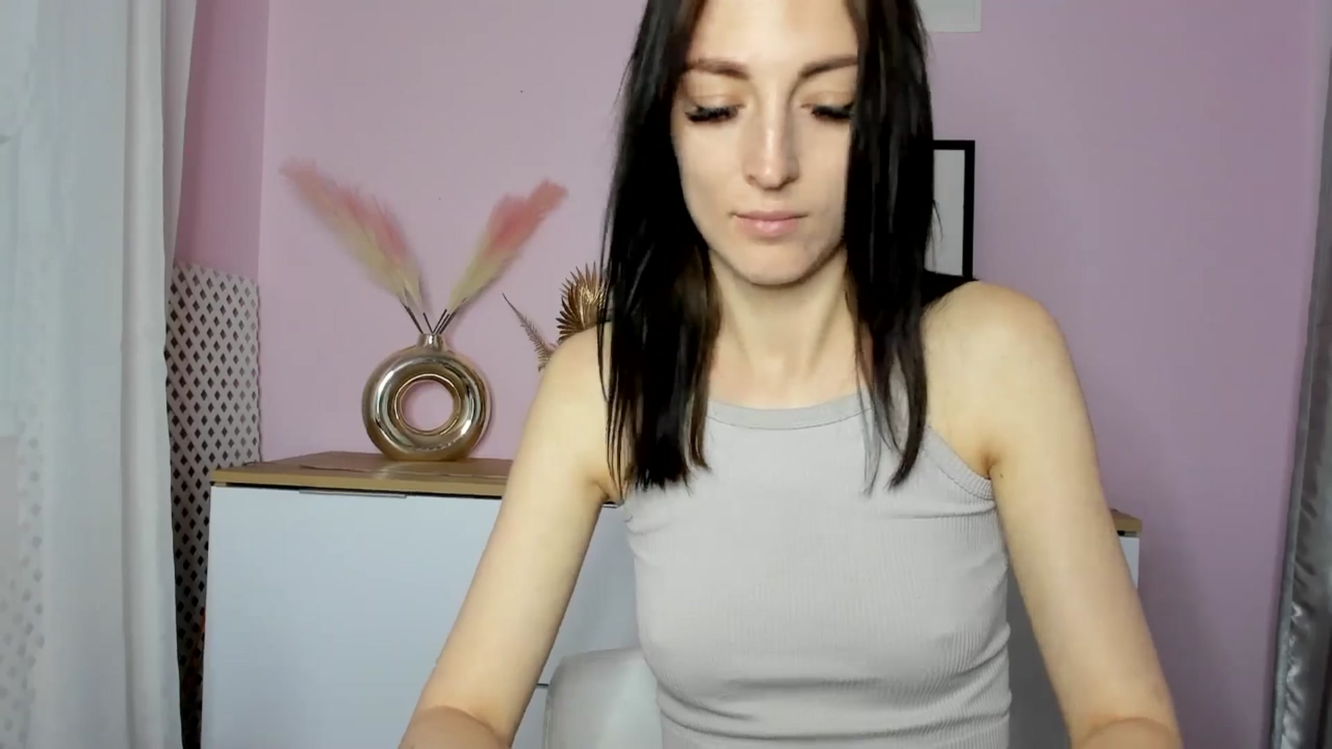 Gallery image thumbnail from KiiraDream's myfreecams stream on, 04/21/2025, 15:15 image 14 of 20
