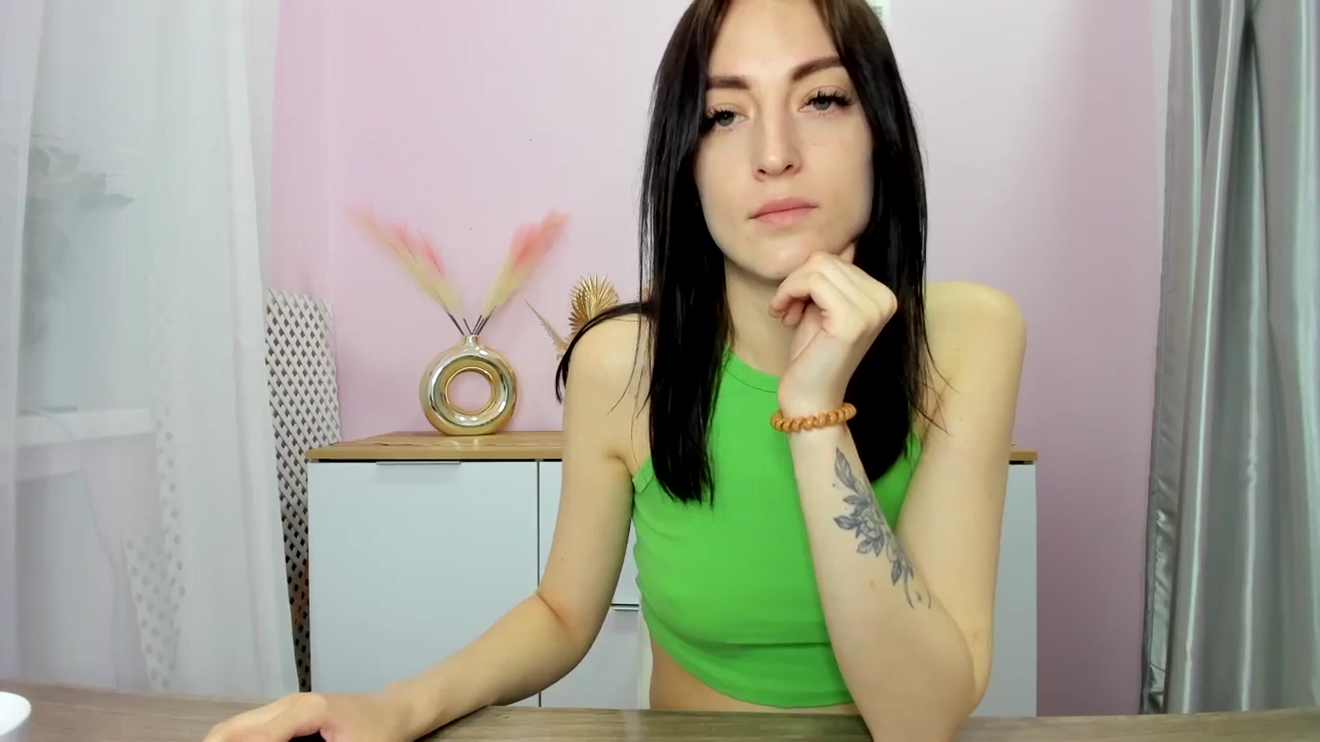 Gallery image thumbnail from KiiraDream's myfreecams stream on, 04/22/2025, 09:35 image 7 of 20