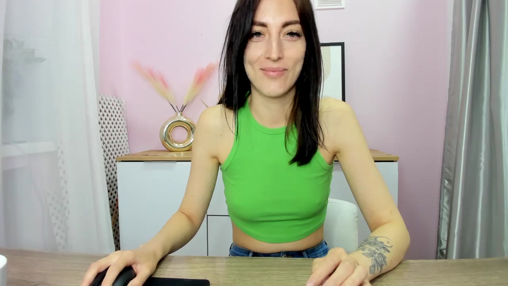 Gallery image thumbnail from KiiraDream's myfreecams stream on, 04/22/2025, 10:39 image 10 of 20