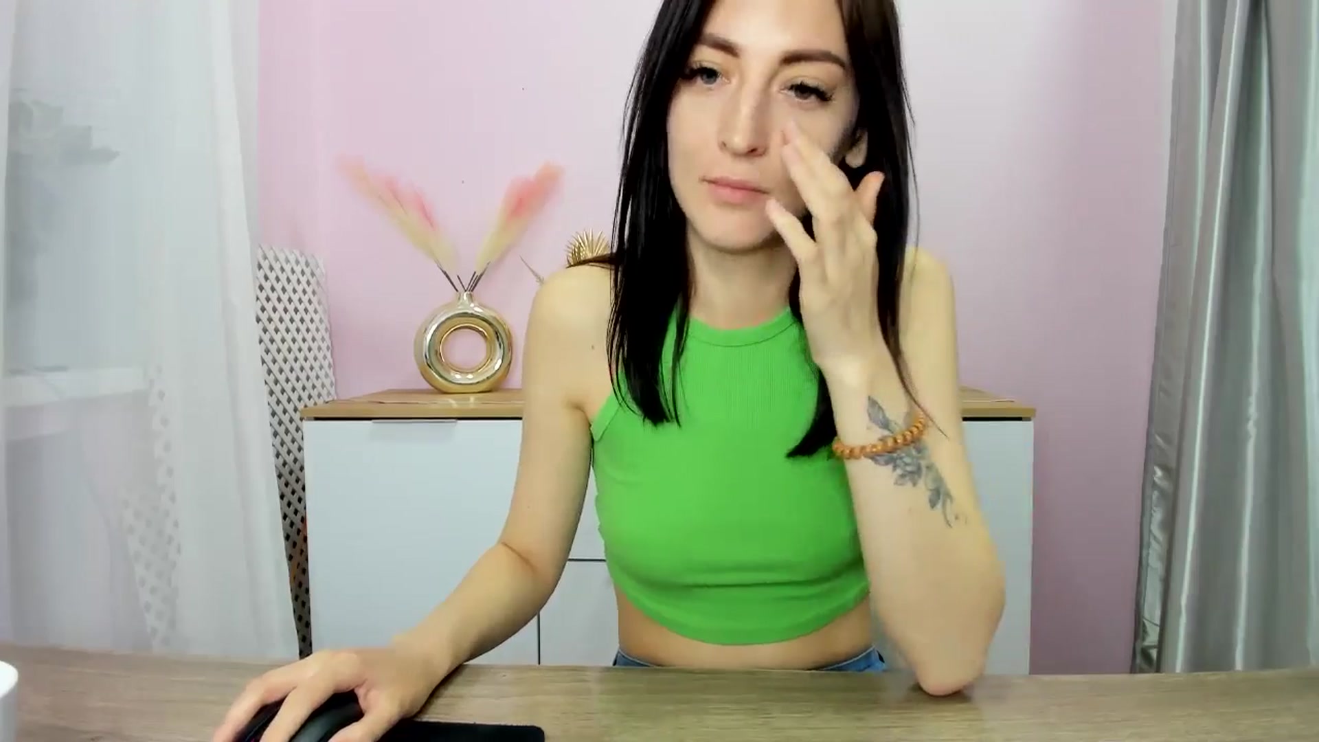 Gallery image thumbnail from KiiraDream's myfreecams stream on, 04/22/2025, 10:39 image 18 of 20