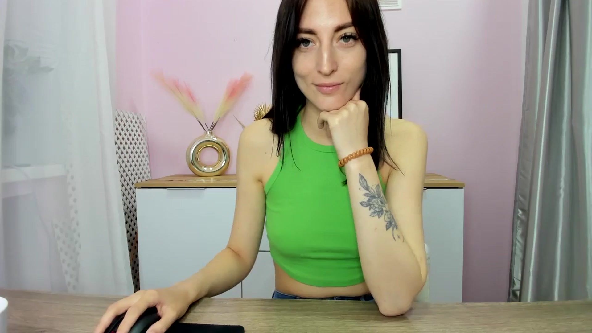 Gallery image thumbnail from KiiraDream's myfreecams stream on, 04/22/2025, 10:39 image 11 of 20