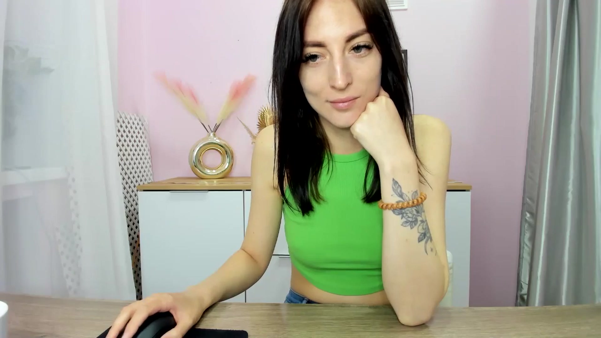 Gallery image thumbnail from KiiraDream's myfreecams stream on, 04/22/2025, 11:03 image 5 of 20