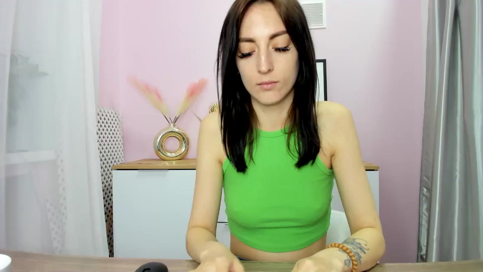 Gallery image thumbnail from KiiraDream's myfreecams stream on, 04/22/2025, 11:03 image 16 of 20