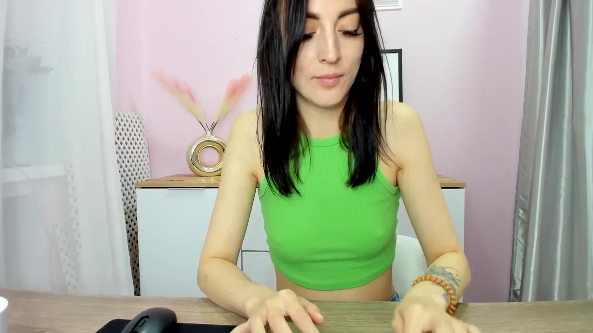 Gallery image thumbnail from KiiraDream's myfreecams stream on, 04/22/2025, 11:03 image 10 of 20