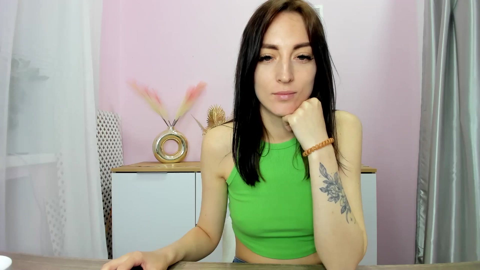 Gallery image thumbnail from KiiraDream's myfreecams stream on, 04/22/2025, 11:30 image 10 of 20