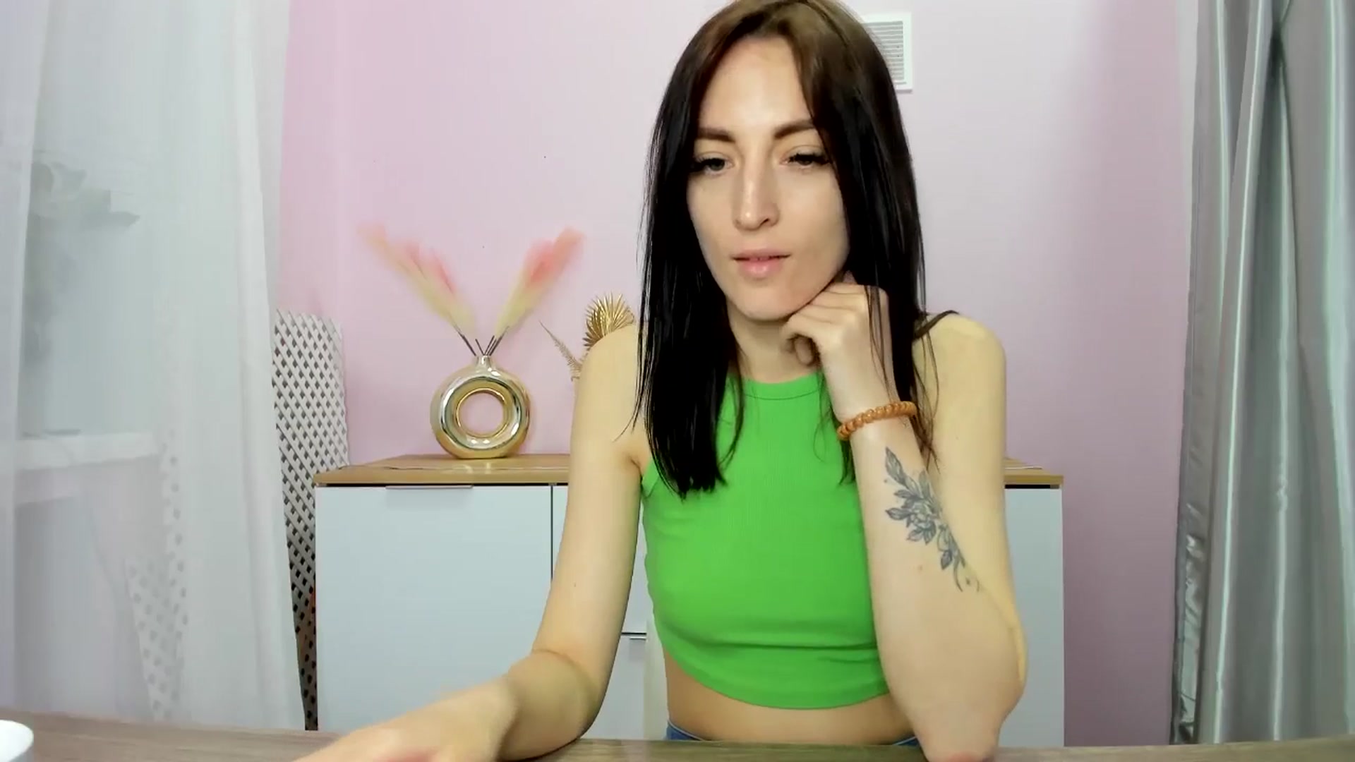 Gallery image thumbnail from KiiraDream's myfreecams stream on, 04/22/2025, 11:30 image 17 of 20