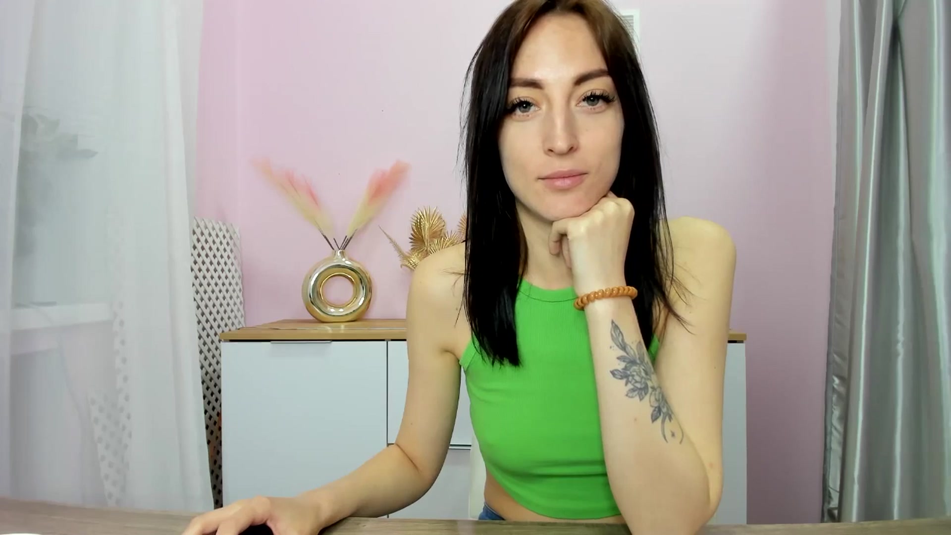 Gallery image thumbnail from KiiraDream's myfreecams stream on, 04/22/2025, 11:55 image 6 of 20