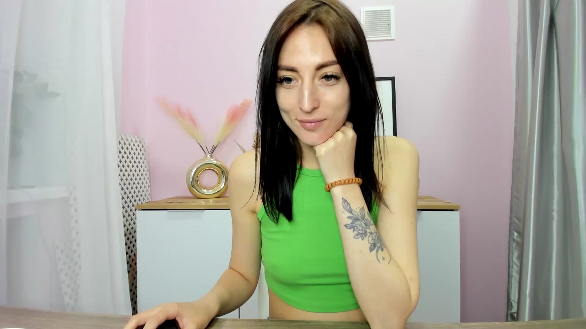 Gallery image thumbnail from KiiraDream's myfreecams stream on, 04/22/2025, 11:55 image 8 of 20