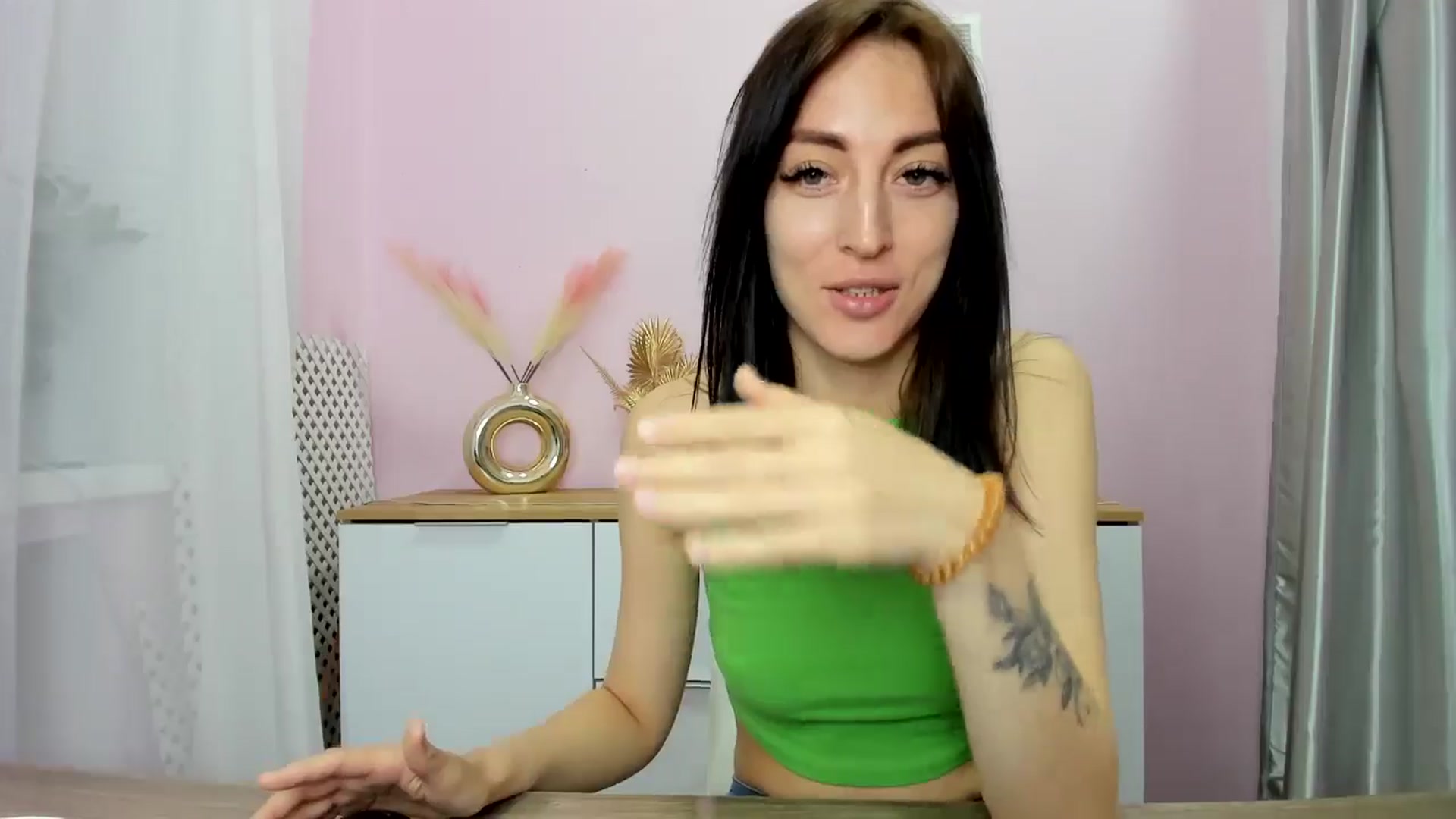 Gallery image thumbnail from KiiraDream's myfreecams stream on, 04/22/2025, 11:55 image 4 of 20