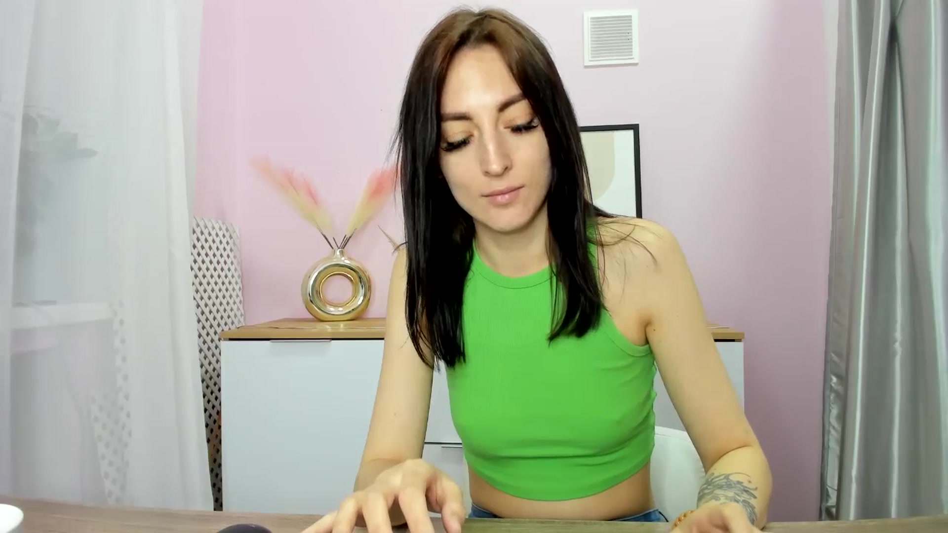 Gallery image thumbnail from KiiraDream's myfreecams stream on, 04/22/2025, 11:55 image 2 of 20